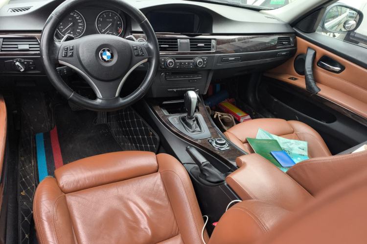 Used BMW 3 Series 2012 325i Luxury Edition Center Console