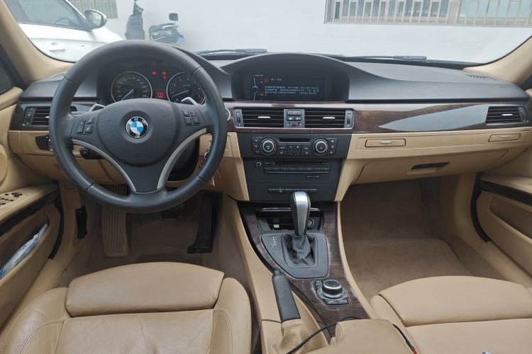 Used BMW 3 Series 2012 325i Luxury Edition Center Console