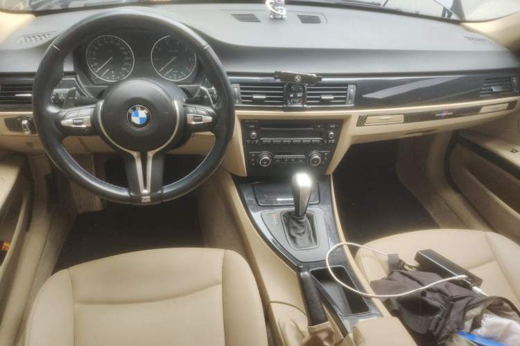 Used BMW 3 Series 2012 318i Leading Model Center Console