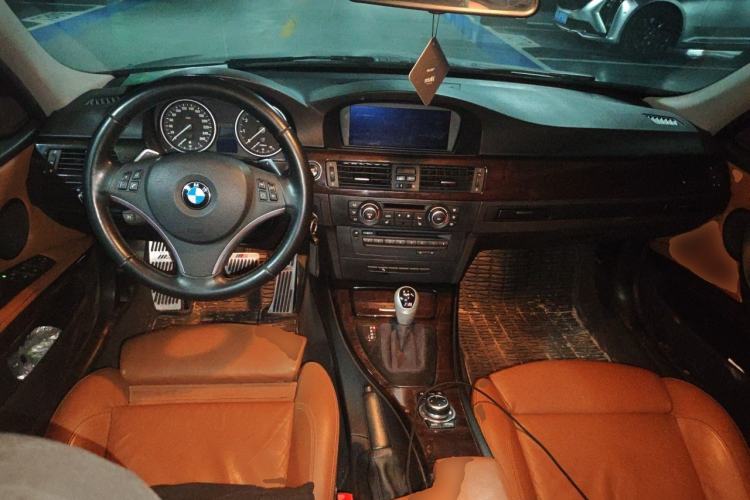Used BMW 3 Series 2012 325i Luxury Edition Center Console