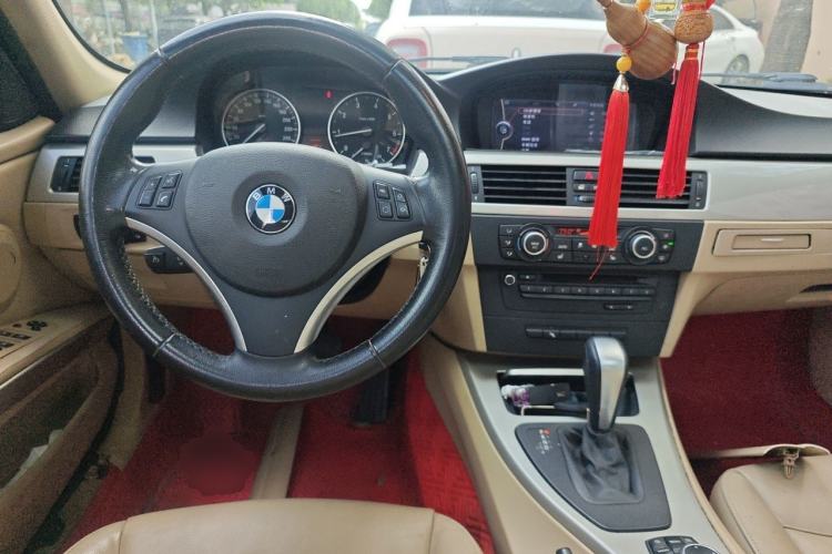 Used BMW 3 Series 2012 320i Luxury Edition Center Console