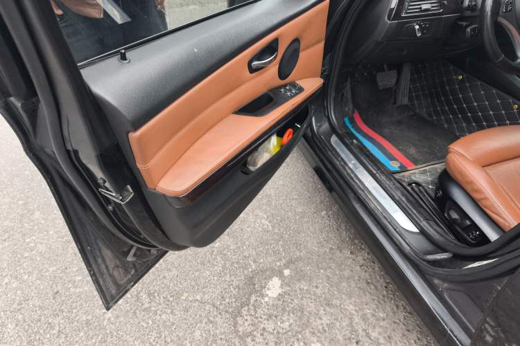Used BMW 3 Series 2012 325i Luxury Edition Driver Seat