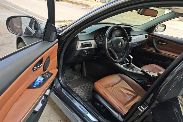 Used BMW 3 Series 2012 320i Luxury Edition Driver Seat