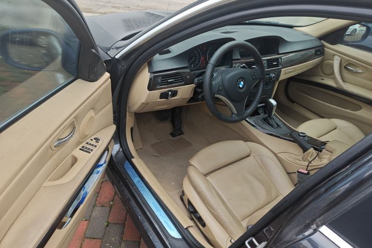 Used BMW 3 Series 2012 325i Luxury Edition Driver Seat