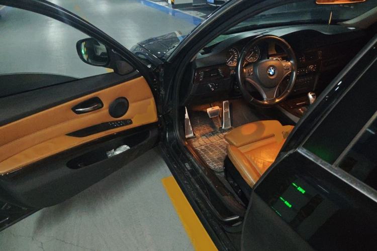 Used BMW 3 Series 2012 325i Luxury Edition Driver Seat