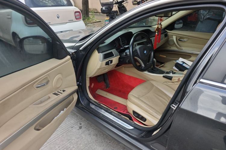 Used BMW 3 Series 2012 320i Luxury Edition Driver Seat