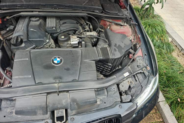 Used BMW 3 Series 2012 320i Sport Edition Engine Bay Left