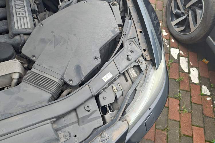Used BMW 3 Series 2012 325i Luxury Edition Engine Bay Left