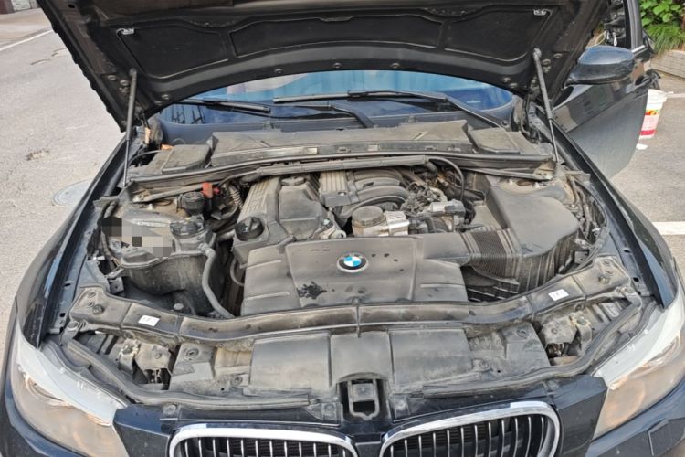 Used BMW 3 Series 2012 320i Luxury Edition Engine Bay