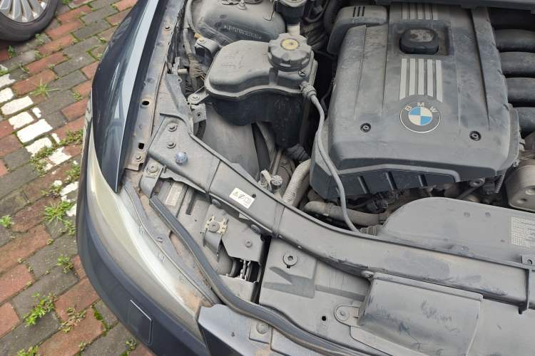 Used BMW 3 Series 2012 325i Luxury Edition Engine Bay Right