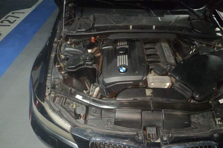 Used BMW 3 Series 2012 325i Luxury Edition Engine Bay Right