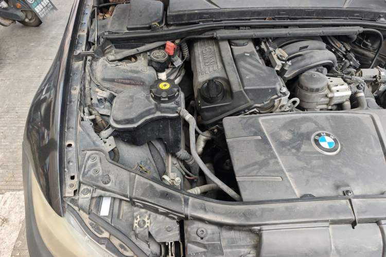 Used BMW 3 Series 2012 320i Luxury Edition Engine Bay Right