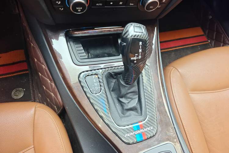 Used BMW 3 Series 2012 320i Sport Edition Gear Lever