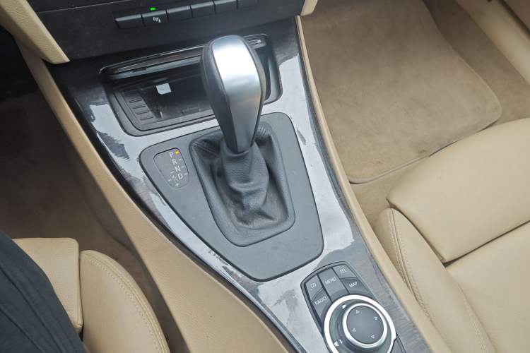 Used BMW 3 Series 2012 325i Luxury Edition Gear Lever