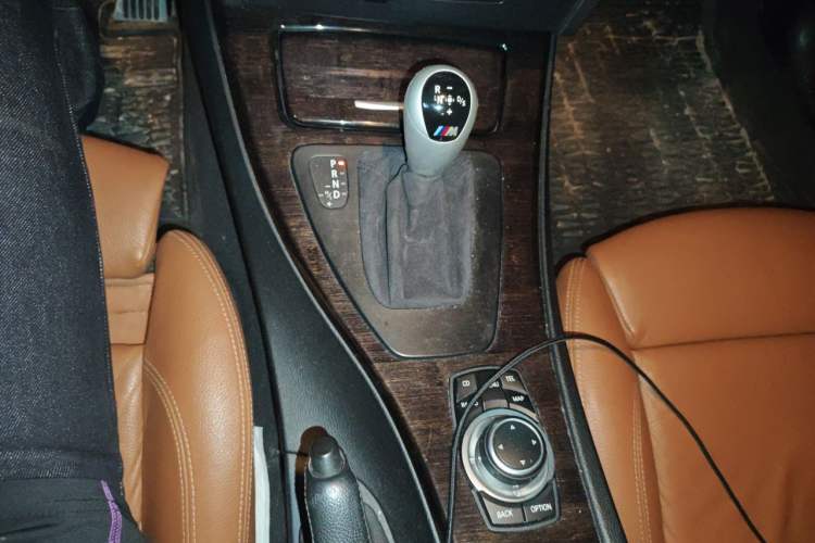Used BMW 3 Series 2012 325i Luxury Edition Gear Lever