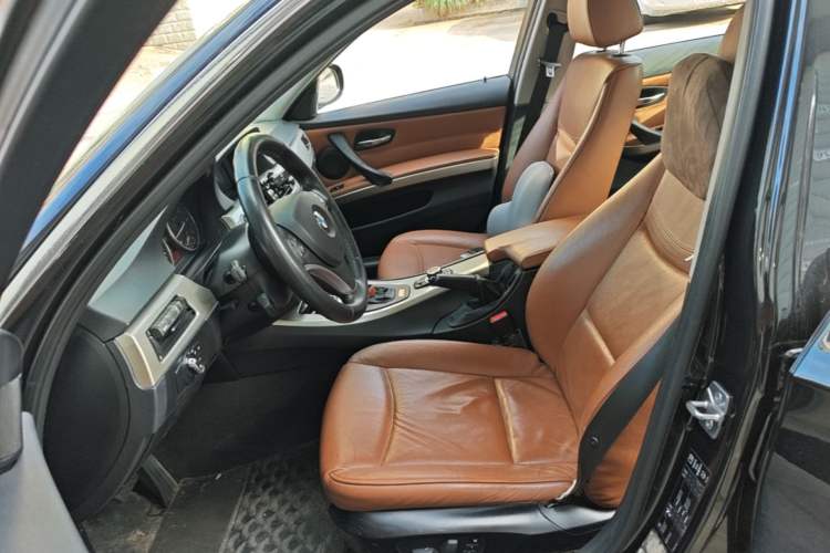 Used BMW 3 Series 2012 320i Luxury Edition Left Front Seat