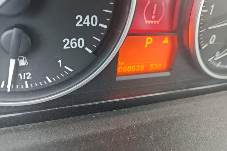 Used BMW 3 Series 2012 325i Luxury Edition Odometer Close Up