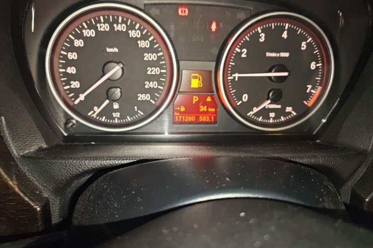 Used BMW 3 Series 2012 325i Luxury Edition Odometer Close Up