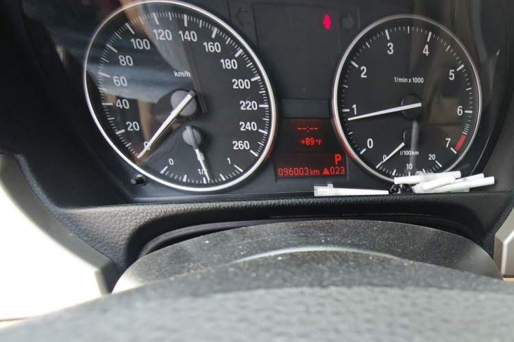Used BMW 3 Series 2012 320i Luxury Edition Odometer Close Up