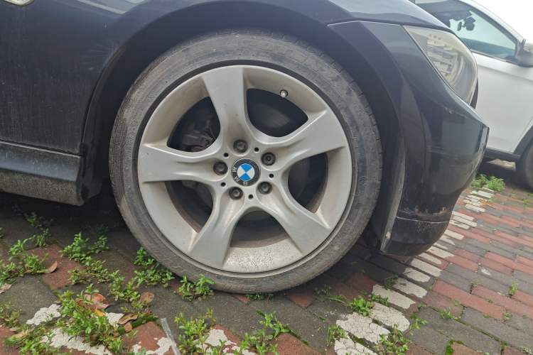 Used BMW 3 Series 2012 325i Luxury Edition Right Front Wheel Hub