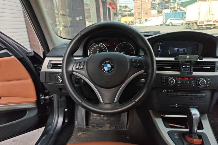 Used BMW 3 Series 2012 320i Luxury Edition Steering Wheel
