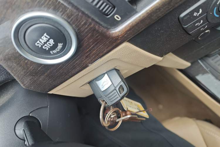 Used BMW 3 Series 2012 325i Luxury Edition Vehicle Key