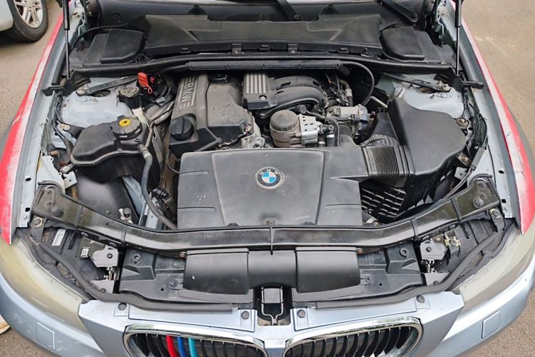 Used BMW 3 Series 2012 318i Leading Model Engine Bay