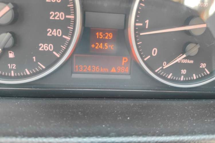 Used BMW 3 Series 2012 318i Leading Model Odometer Close Up