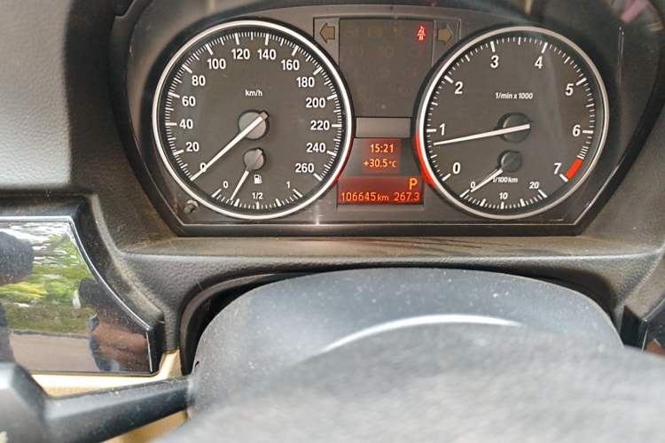 Used BMW 3 Series 2012 318i Leading Model Odometer Close Up