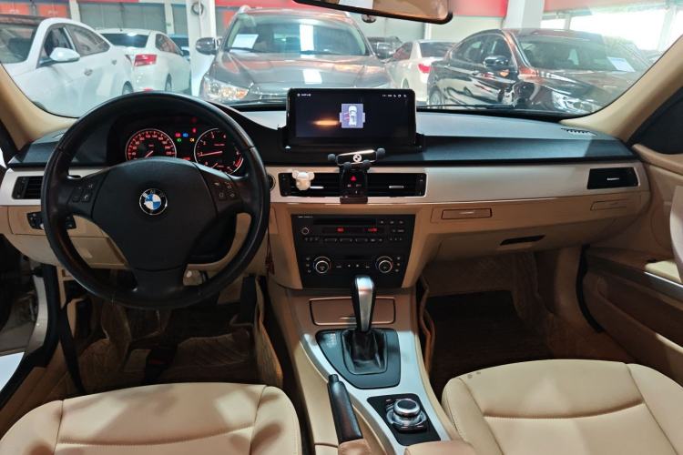 Used BMW 3 Series 2012 318i Leading Model Center Console
