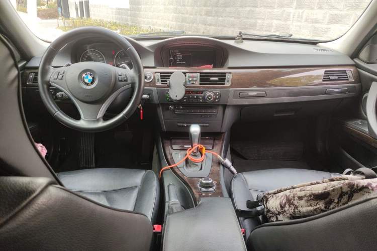 Used BMW 3 Series 2012 325i Luxury Edition Center Console