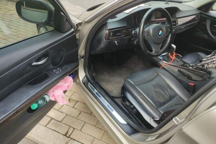 Used BMW 3 Series 2012 325i Luxury Edition Driver Seat