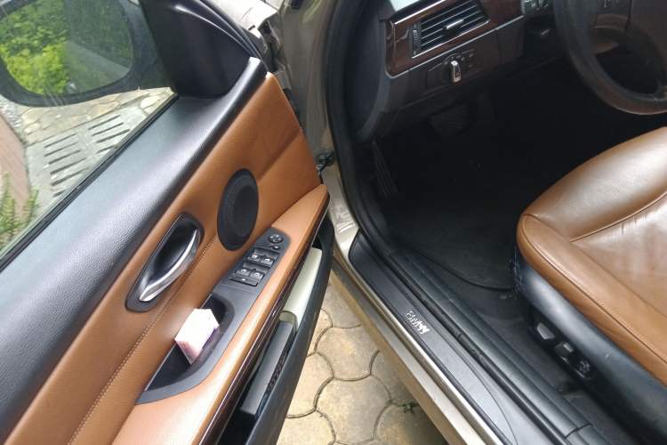 Used BMW 3 Series 2012 320i Sport Edition Driver Seat