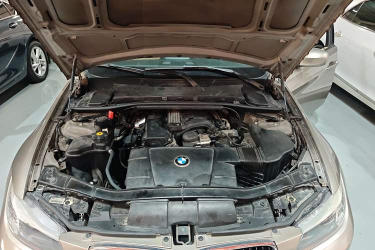 Used BMW 3 Series 2012 318i Leading Model Engine Bay