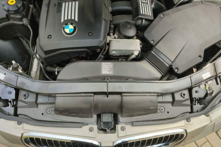 Used BMW 3 Series 2012 325i Luxury Edition Engine Bay
