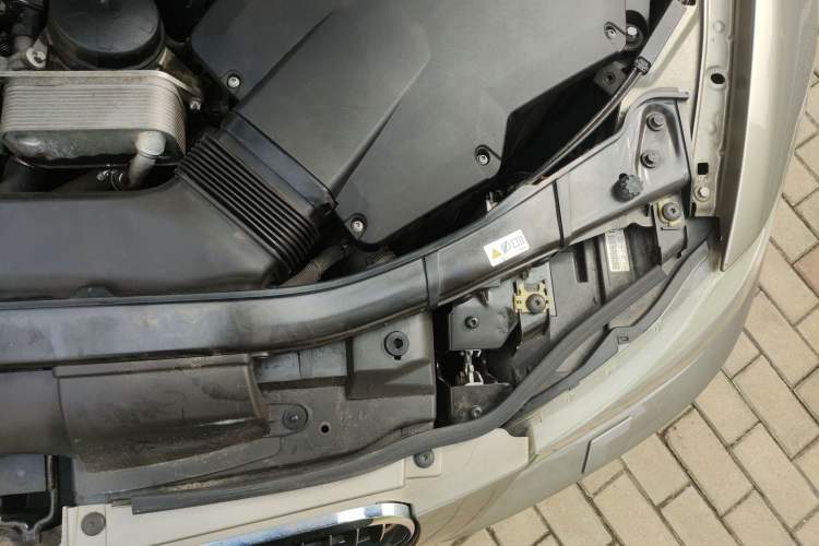 Used BMW 3 Series 2012 325i Luxury Edition Engine Bay Left