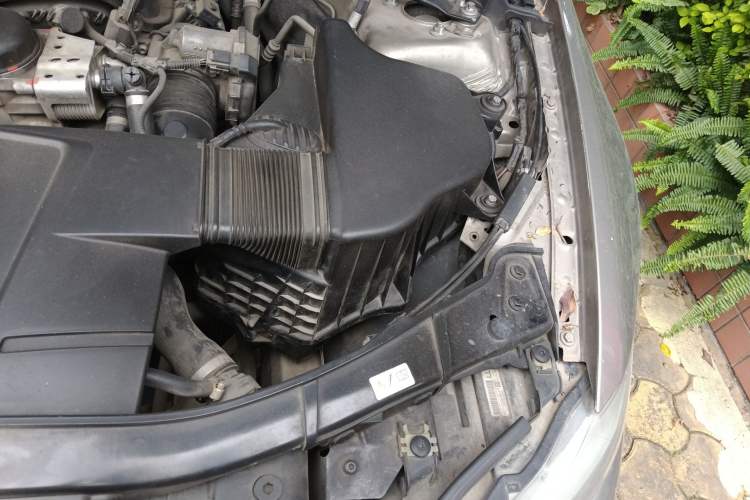 Used BMW 3 Series 2012 320i Sport Edition Engine Bay Left
