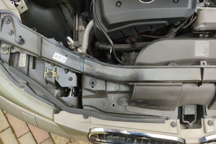 Used BMW 3 Series 2012 325i Luxury Edition Engine Bay Right