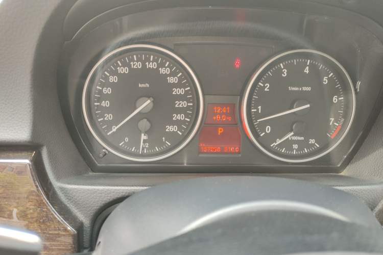 Used BMW 3 Series 2012 325i Luxury Edition Odometer Close Up