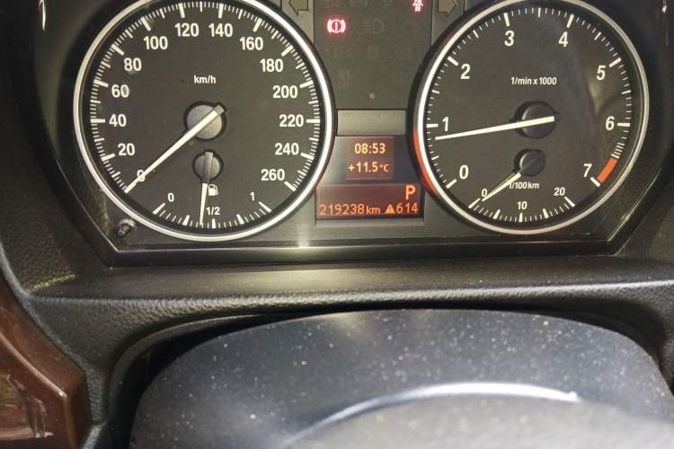 Used BMW 3 Series 2012 320i Sport Edition Odometer Close Up