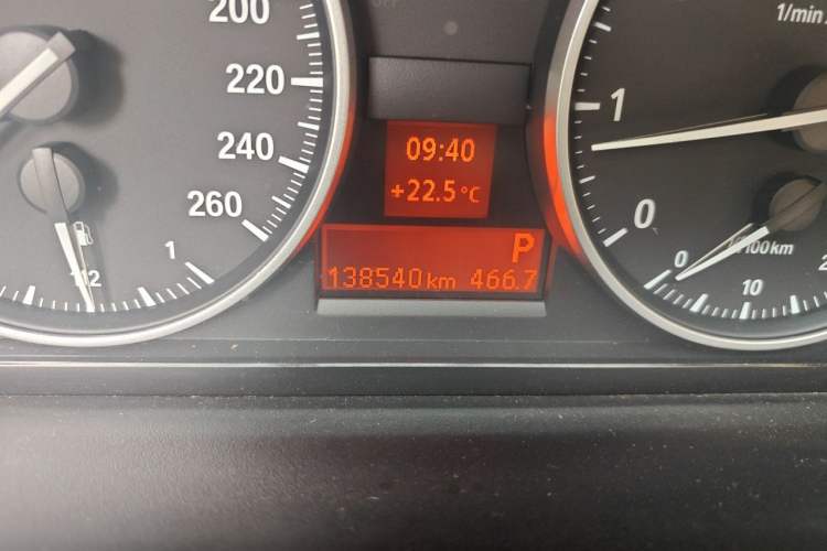 Used BMW 3 Series 2012 318i Leading Model Odometer Close Up