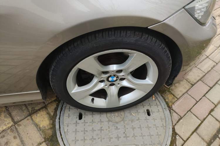 Used BMW 3 Series 2012 325i Luxury Edition Right Front Wheel Hub