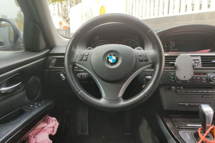 Used BMW 3 Series 2012 325i Luxury Edition Steering Wheel