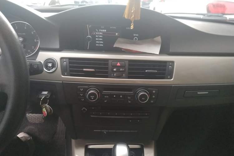 Used BMW 3 Series 2012 320i Luxury Edition Audio And AC Panel