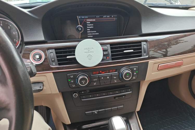 Used BMW 3 Series 2012 325i Luxury Edition Audio And AC Panel