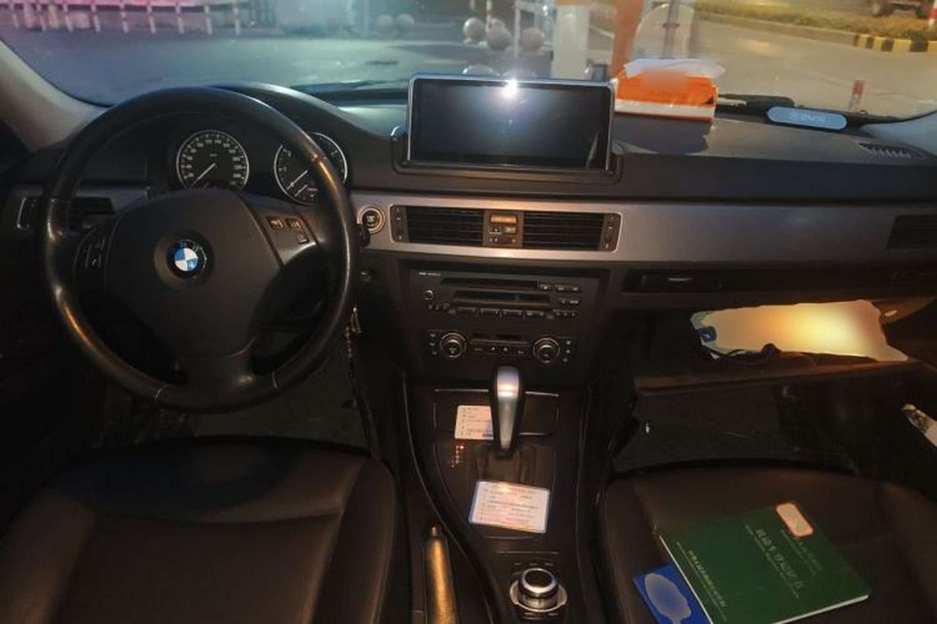 Used BMW 3 Series 2012 318i Leading Model Center Console