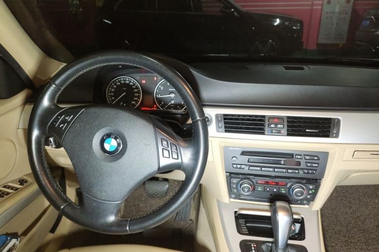Used BMW 3 Series 2012 318i Leading Model Center Console