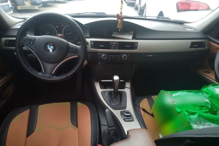 Used BMW 3 Series 2012 320i Luxury Edition Center Console