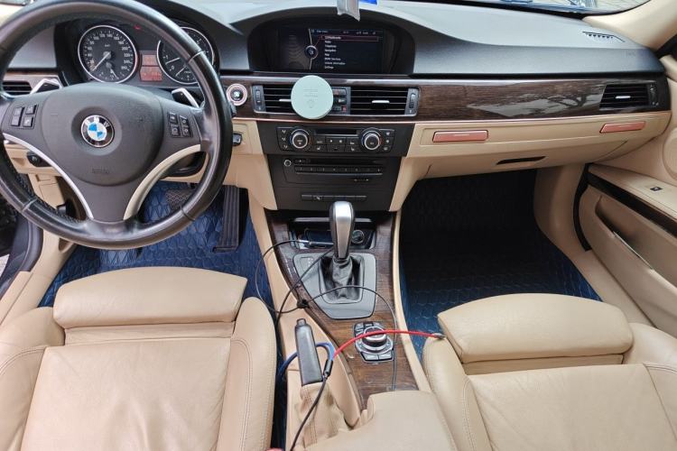 Used BMW 3 Series 2012 325i Luxury Edition Center Console