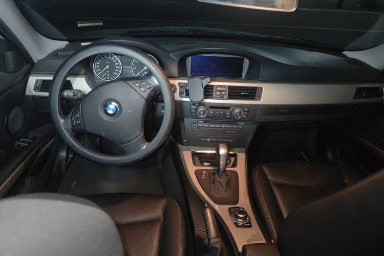 Used BMW 3 Series 2012 320i Luxury Edition Center Console